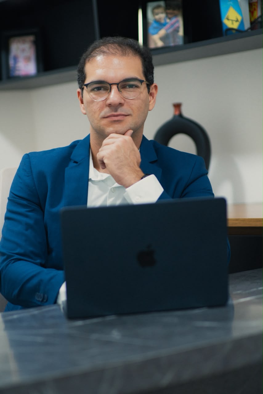 Dr. Kayo Melo